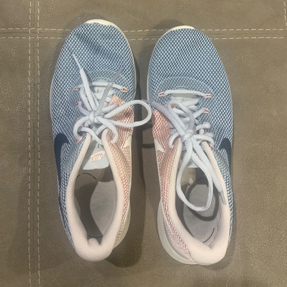 Women’s Nike black and red roshe running shoes size 9 - Picture 2 of 5